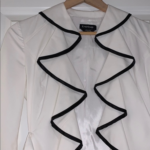 Women’s Bebe trench Coat - Picture 4 of 5